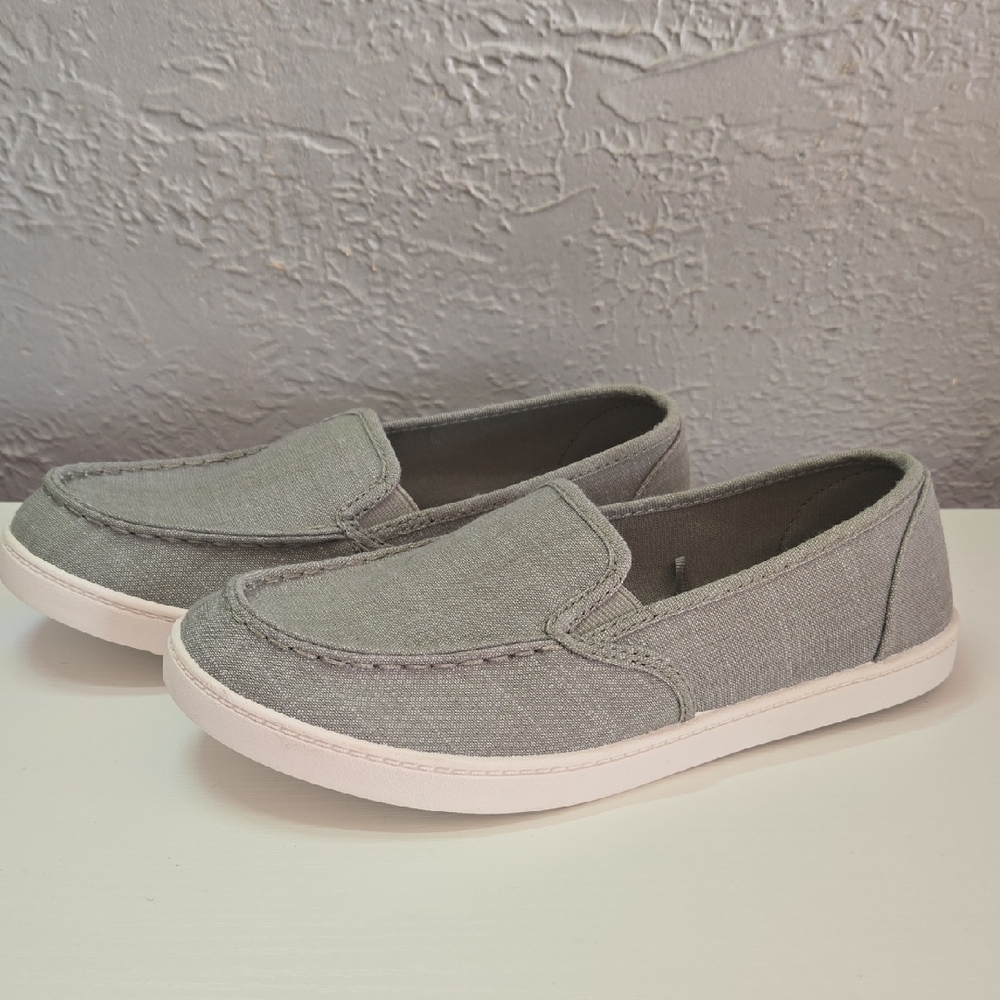 Time and Tru Light Gray Slip-On Shoes Casual Neutral Memory Foam Classic